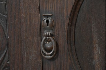 イギリスアンティーク　1920年頃　オーク材　かわいいデザイン!!　クラシカルなミラーバックサイドボード　(R-090122)