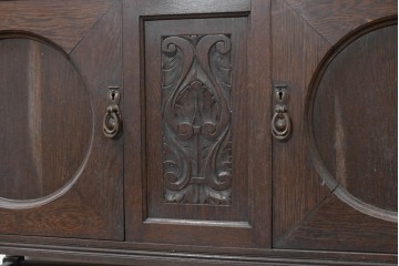 イギリスアンティーク　1920年頃　オーク材　かわいいデザイン!!　クラシカルなミラーバックサイドボード　(R-090122)