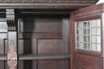 ヨーロッパアンティーク　1900年頃　オーク材　大迫力!!　圧巻のスケールと精緻な彫刻が魅力の立派なキャビネット　(R-090123)