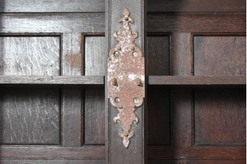 ヨーロッパアンティーク　1900年頃　オーク材　大迫力!!　圧巻のスケールと精緻な彫刻が魅力の立派なキャビネット　(R-090123)