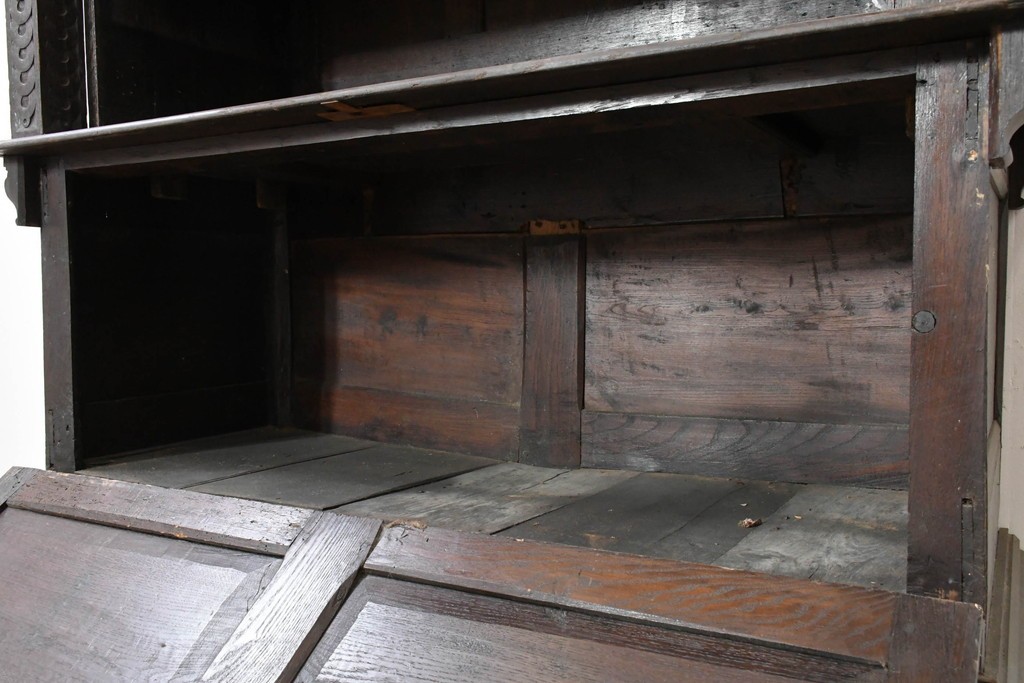 ヨーロッパアンティーク　1900年頃　オーク材　大迫力!!　圧巻のスケールと精緻な彫刻が魅力の立派なキャビネット　(R-090123)