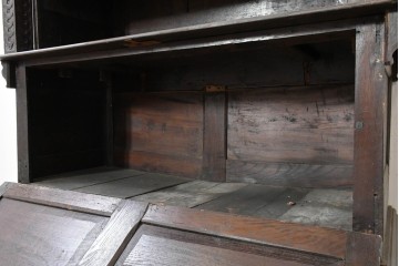 ヨーロッパアンティーク　1900年頃　オーク材　大迫力!!　圧巻のスケールと精緻な彫刻が魅力の立派なキャビネット　(R-090123)
