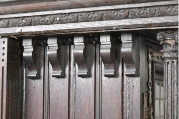 ヨーロッパアンティーク　1900年頃　オーク材　大迫力!!　圧巻のスケールと精緻な彫刻が魅力の立派なキャビネット　(R-090123)