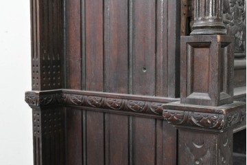 ヨーロッパアンティーク　1900年頃　オーク材　大迫力!!　圧巻のスケールと精緻な彫刻が魅力の立派なキャビネット　(R-090123)