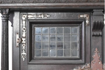 ヨーロッパアンティーク　1900年頃　オーク材　大迫力!!　圧巻のスケールと精緻な彫刻が魅力の立派なキャビネット　(R-090123)