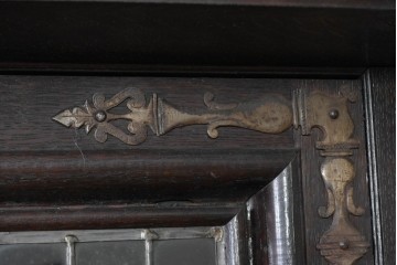 ヨーロッパアンティーク　1900年頃　オーク材　大迫力!!　圧巻のスケールと精緻な彫刻が魅力の立派なキャビネット　(R-090123)