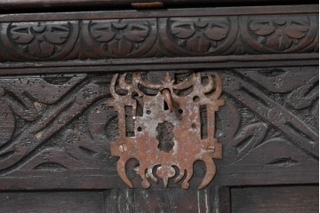 ヨーロッパアンティーク　1900年頃　オーク材　大迫力!!　圧巻のスケールと精緻な彫刻が魅力の立派なキャビネット　(R-090123)