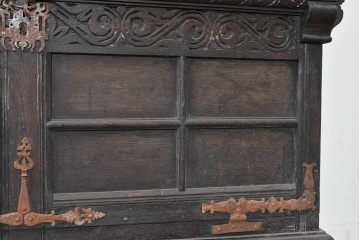 ヨーロッパアンティーク　1900年頃　オーク材　大迫力!!　圧巻のスケールと精緻な彫刻が魅力の立派なキャビネット　(R-090123)