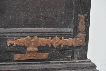 ヨーロッパアンティーク　1900年頃　オーク材　大迫力!!　圧巻のスケールと精緻な彫刻が魅力の立派なキャビネット　(R-090123)