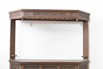 イギリスヴィンテージ　Wood Bros(ウッド・ブロス)社　Old Charm(オールドチャーム)　彫刻と色ガラスが装飾性豊かなバーカウンター　(R-090127)