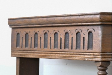 イギリスヴィンテージ　Wood Bros(ウッド・ブロス)社　Old Charm(オールドチャーム)　彫刻と色ガラスが装飾性豊かなバーカウンター　(R-090127)
