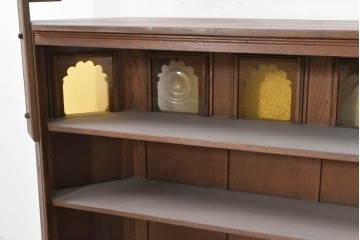 イギリスヴィンテージ　Wood Bros(ウッド・ブロス)社　Old Charm(オールドチャーム)　彫刻と色ガラスが装飾性豊かなバーカウンター　(R-090127)
