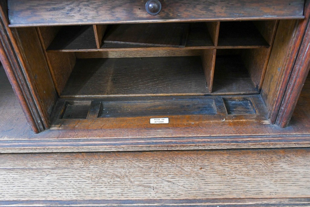 イギリスアンティーク　1900年頃　希少デザイン!!　オーク材　シャッター扉がレトロな引き出し式デスク付き本棚　(R-090128)