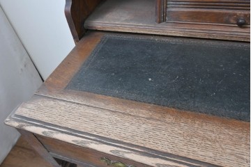イギリスアンティーク　1900年頃　希少デザイン!!　オーク材　シャッター扉がレトロな引き出し式デスク付き本棚　(R-090128)