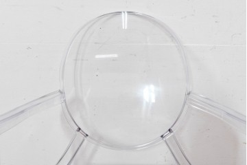 中古　イタリア　Kartell(カルテル)　フィリップ・スタルク　ルイゴースト(LOUIS GHOST)　透明感とクラシカルなフォルムが美しいアームチェア　(R-090133)