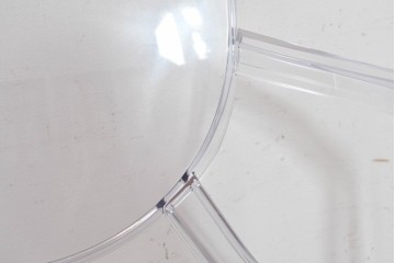 中古　イタリア　Kartell(カルテル)　フィリップ・スタルク　ルイゴースト(LOUIS GHOST)　透明感とクラシカルなフォルムが美しいアームチェア　(R-090133)