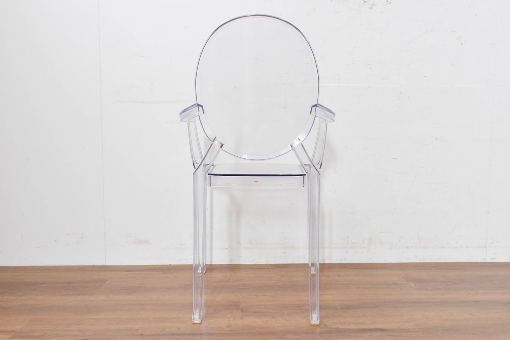 中古　イタリア　Kartell(カルテル)　フィリップ・スタルク　ルイゴースト(LOUIS GHOST)　透明感とクラシカルなフォルムが美しいアームチェア　(R-090133)