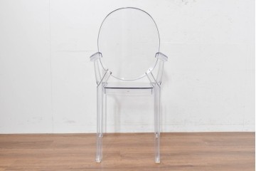 中古　イタリア　Kartell(カルテル)　フィリップ・スタルク　ルイゴースト(LOUIS GHOST)　透明感とクラシカルなフォルムが美しいアームチェア　(R-090133)