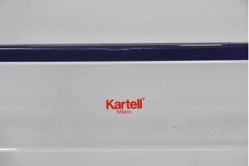 中古　イタリア　Kartell(カルテル)　フィリップ・スタルク　ルイゴースト(LOUIS GHOST)　透明感とクラシカルなフォルムが美しいアームチェア　(R-090133)