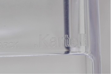 中古　イタリア　Kartell(カルテル)　フィリップ・スタルク　ルイゴースト(LOUIS GHOST)　透明感とクラシカルなフォルムが美しいアームチェア　(R-090133)