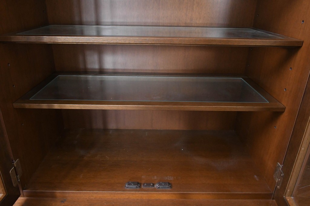 中古　美品　maruni(マルニ木工)　端正なデザインが魅力の照明付きキャビネット　定価約130万円　(R-090135)