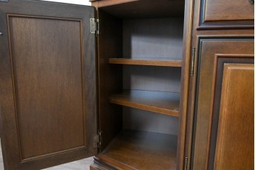 中古　美品　maruni(マルニ木工)　端正なデザインが魅力の照明付きキャビネット　定価約130万円　(R-090135)