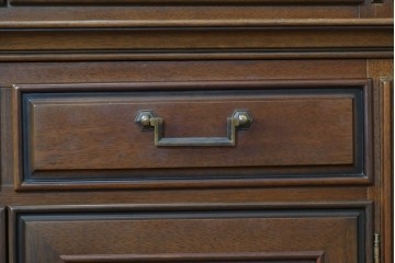中古　美品　maruni(マルニ木工)　端正なデザインが魅力の照明付きキャビネット　定価約130万円　(R-090135)