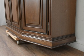 中古　美品　maruni(マルニ木工)　端正なデザインが魅力の照明付きキャビネット　定価約130万円　(R-090135)