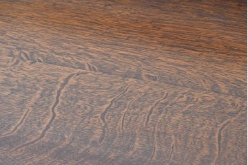 イギリスアンティーク　高級品!!　オーク材　彫刻意匠が美しい作りの良いサイドボード　(R-090136)