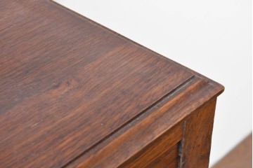イギリスアンティーク　オーク材　丸鏡と彫刻が上品なミラーバックサイドボード　(R-090139)