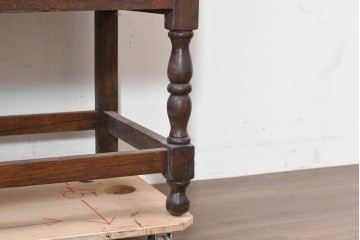 イギリスアンティーク　オーク材　丸鏡と彫刻が上品なミラーバックサイドボード　(R-090139)