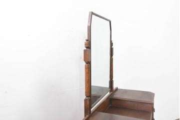 イギリスアンティーク　オーク材　ゴシック調の装飾が美しいドレッシングチェスト　(R-090140)