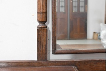 イギリスアンティーク　オーク材　ゴシック調の装飾が美しいドレッシングチェスト　(R-090140)