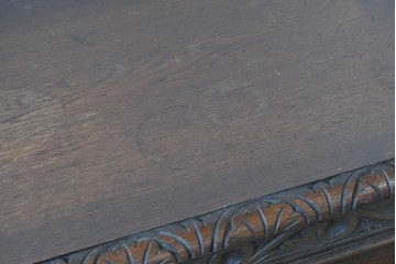 イギリスアンティーク　オーク材　幾何学模様のガラス扉が印象的なディスプレイキャビネット　(R-090141)