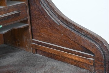 イギリスアンティーク　オーク材　希少な小振りサイズ!　重厚な佇まいのロールトップデスク　(R-090142)