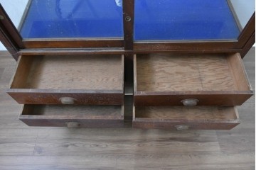 イギリスアンティーク　1930年頃　希少デザイン!!　小振りな引き出し付きガラスケース　(R-090145)