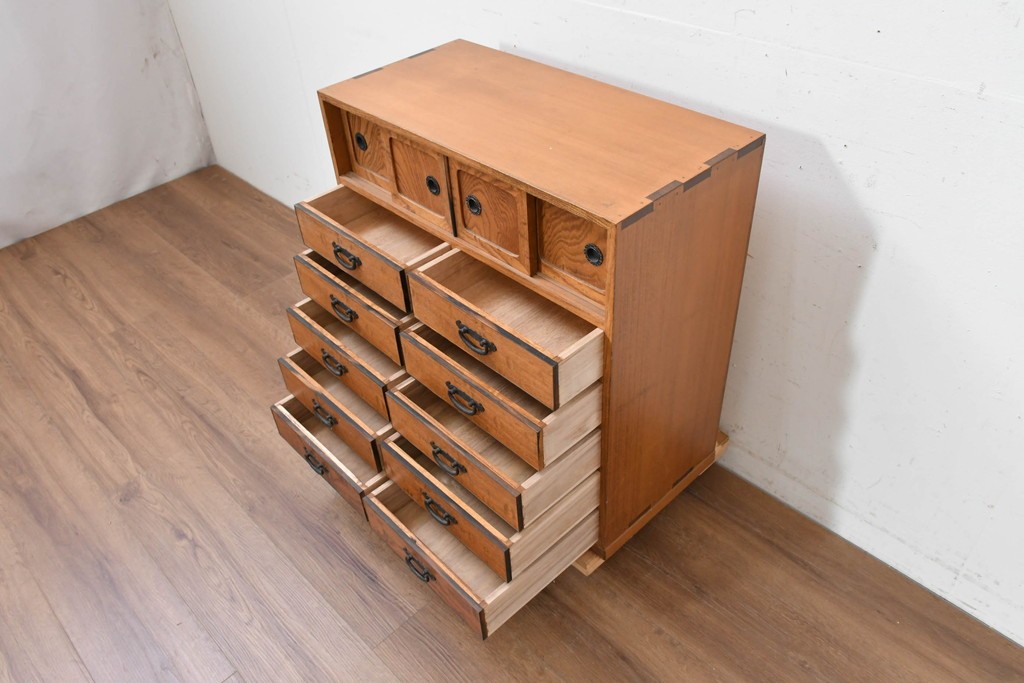 和製ヴィンテージ　上手物!!　職人手作り　高級家具　前面(欅材)　内部(桐材)　天板・側面(ヒノキ材)　木目が美しい引き出し10杯の収納棚　(R-090149)