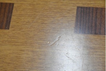 中古　KOSUGA(コスガ)　MILANO(ミラノ)シリーズ　2208　天板の象嵌意匠がアクセントのダイニングテーブル　(R-090154)