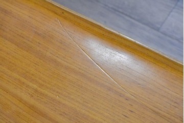 和製ヴィンテージ　天童木工(Tendo)　剣持勇氏デザイン　Haco(箱)　T-6002　やわらかなフォルムのセンターテーブル　現行定価約34万円　(R-090155)