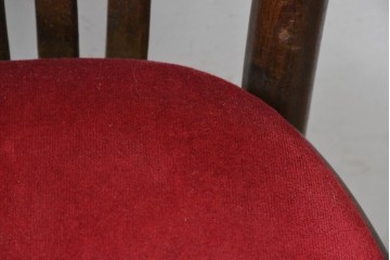 ヴィンテージ　赤い座面がアクセントのベントウッドチェア　(R-090156)