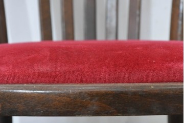ヴィンテージ　赤い座面がアクセントのベントウッドチェア　(R-090156)