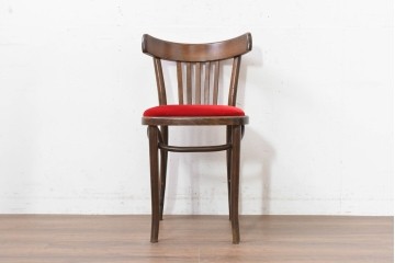 ヴィンテージ　赤い座面がアクセントのベントウッドチェア　(R-090157)