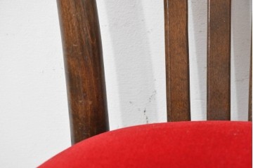 ヴィンテージ　赤い座面がアクセントのベントウッドチェア　(R-090157)