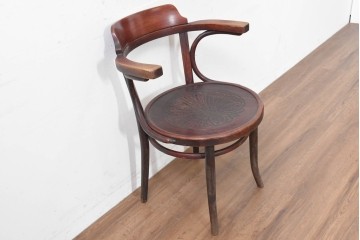 アンティーク家具　THONET(トーネット)　座面の意匠が目を引くベントウッドアームチェア　(R-090159)