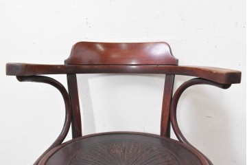 アンティーク家具　THONET(トーネット)　座面の意匠が目を引くベントウッドアームチェア　(R-090159)