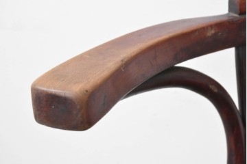 アンティーク家具　THONET(トーネット)　座面の意匠が目を引くベントウッドアームチェア　(R-090159)