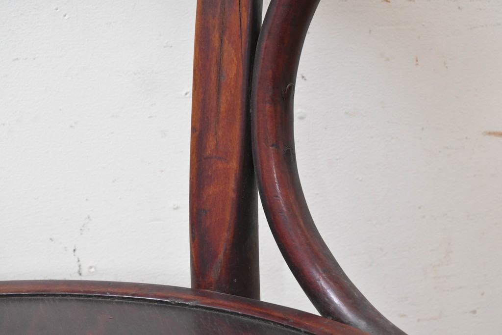 アンティーク家具　THONET(トーネット)　座面の意匠が目を引くベントウッドアームチェア　(R-090159)