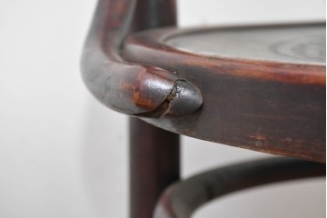 アンティーク家具　THONET(トーネット)　座面の意匠が目を引くベントウッドアームチェア　(R-090159)