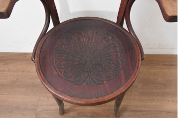 アンティーク家具　THONET(トーネット)　座面の意匠が目を引くベントウッドアームチェア　(R-090159)
