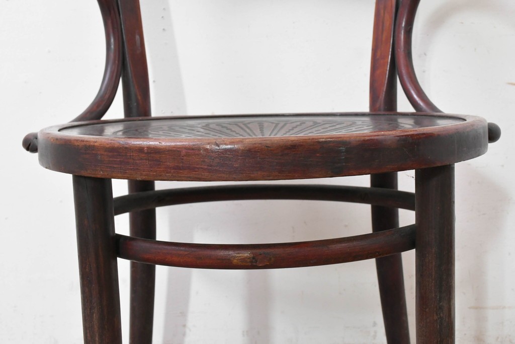 アンティーク家具　THONET(トーネット)　座面の意匠が目を引くベントウッドアームチェア　(R-090159)